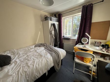 6 bedroom detached house to rent - Photo 4