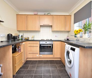 2 bedroom end of terrace house to rent - Photo 2