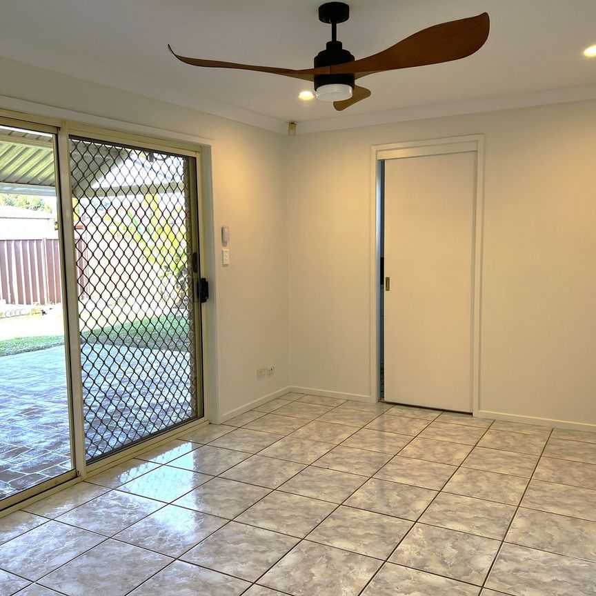 Walk to railway station - Photo 1