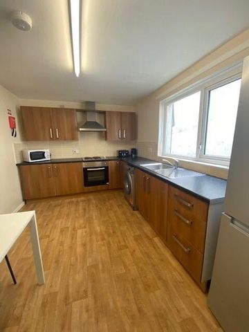 **student**, 50 Argyle Street, Derry, BT48 7JH - Photo 5