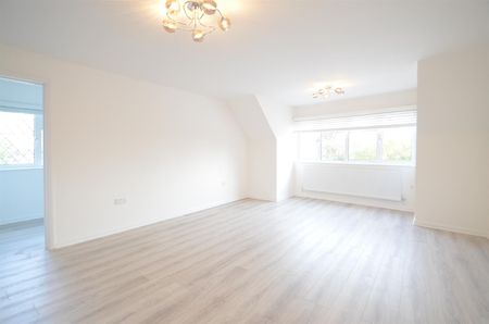 Highfield Drive, Ickenham, UB10 - Photo 2