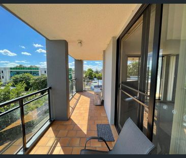 MODERN UNIT IN PRIME LOCATION! - Photo 6