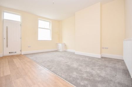 2 bedroom terraced house - Photo 5