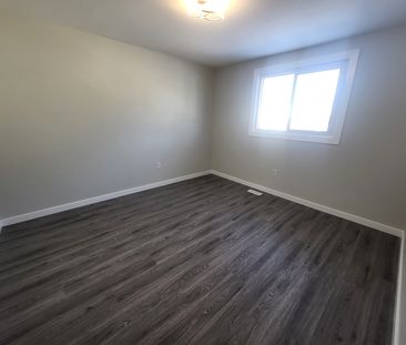 941 Oakview Avenue, Kingston, ON K7M 6V4 - Photo 4