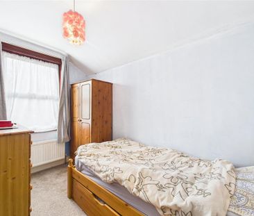 3 bedroom end of terrace house to rent - Photo 5