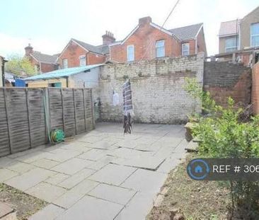 3 bedroom semi-detached house to rent - Photo 6