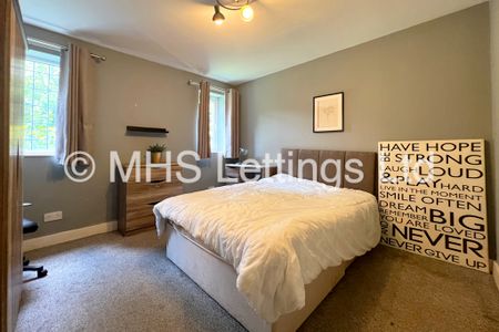 26 Greyshiels Avenue, Leeds, LS6 3DR - Photo 4