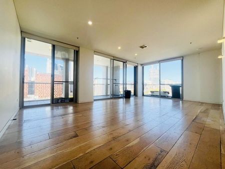 Spacious Three Bedroom with Parking in Ultimo – Prime Inner City Living - Photo 2