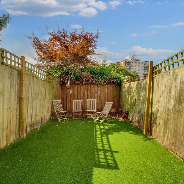 2 bedroom maisonette to rent - Photo 1