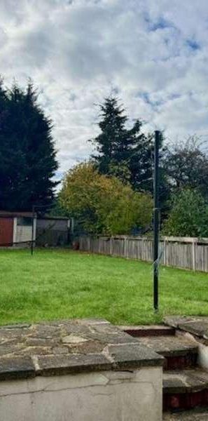 Arterial Road, Rayleigh, SS6 - Photo 2