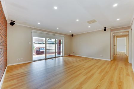 10 Eurora Court, Taylors Lakes - Photo 3