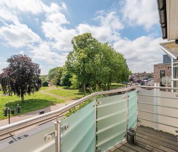 3 bedroom flat to rent - Photo 3