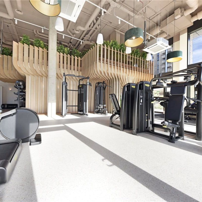 This contemporary apartment is located within Wallbrook Gardens, a beautiful development benefitting from exceptional on site amenities, communal gardens and only a 6 minute walk to Canning Town Station. - Photo 1