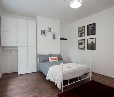 1 bedroom in a house share to rent - Photo 4