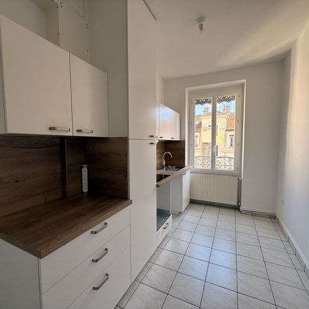 APPARTEMENT T2 A LOUER - LYON 6EME ARRONDISSEMENT - 66.8 m2 - 1 249 € charges comprises par mois - Photo 3