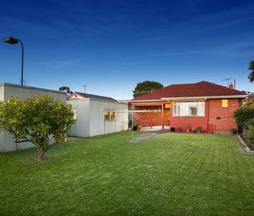 CHARMING 2 BEDROOM HOME IN SOUGHT AFTER LOCATION - 2 SCHOOL ZONE PR... - Photo 5