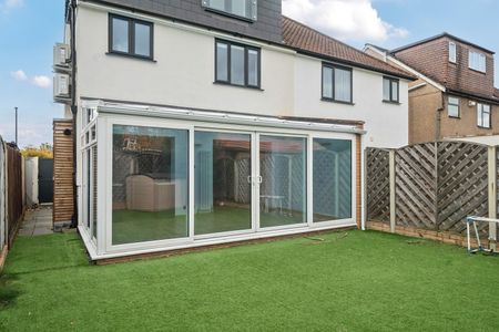 Semi-detached House to rent - Merriman Road, London, SE3 - Photo 4