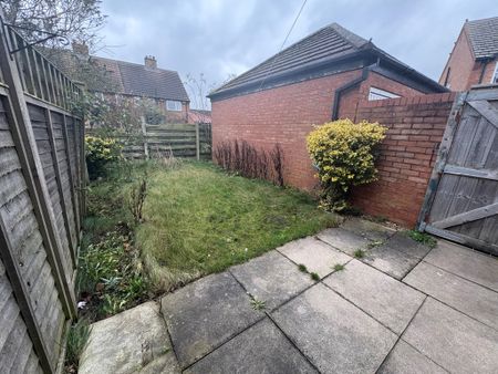 2 Bedroom Semi-Detached House - Photo 4