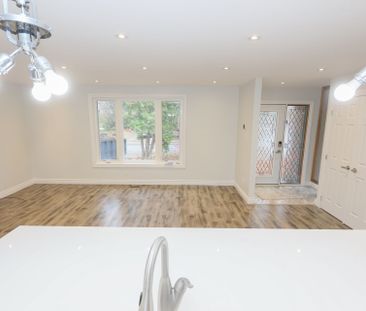 For Lease - 246 Hodgson Drive, Newmarket, Ontario - Photo 5