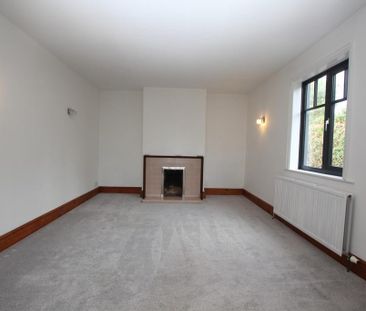 4 bedroom detached house to rent - Photo 2