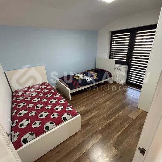 Casa de inchiriat cu 5 camere, 3 bai, curte in Dezmir - Photo 1