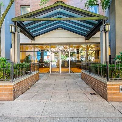 Spacious & Updated 2 BD & 2 BA in the Heart of Vibrant Downtown Vancou - Photo 4