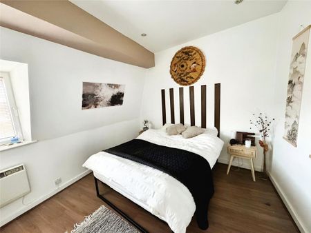 2 bedroom penthouse to rent - Photo 4