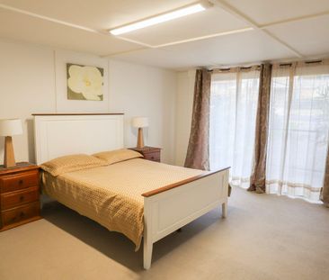 DOWNSTAIRS FLAT IN QUIET LISMORE HEIGHTS STREET - Photo 2