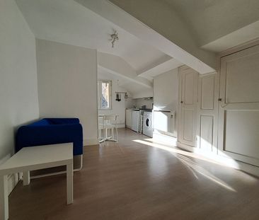 Studio meublé – Centre ville- Quartier République -Proche trams, bu... - Photo 3