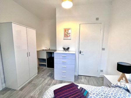 1 bedroom in a house share to rent - Photo 3
