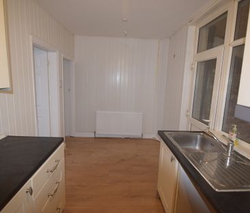 To Let 2 Bed Mid Terraced House - Photo 6