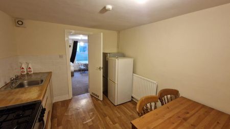 1 bedroom flat to rent - Photo 5
