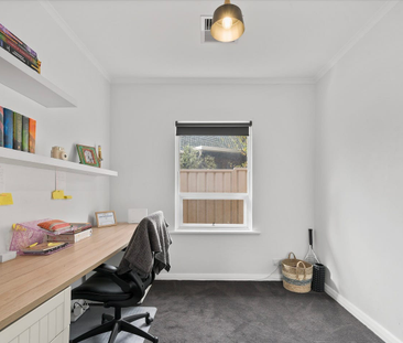 Modern and updated, 3 bedroom family home with plenty of outdoor space - Photo 4