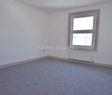 3 bedroom end of terrace house to rent - Photo 1