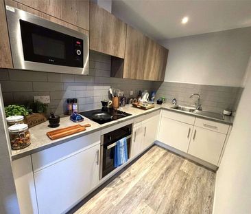 AVAILABLE AUGUST! Stunning Fully Furnished One Double Bedroom Apart... - Photo 3
