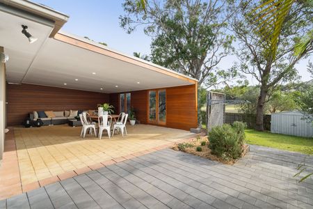 MODERN THREE BEDROOM HOME IN HANDY LOCATION! - Photo 5