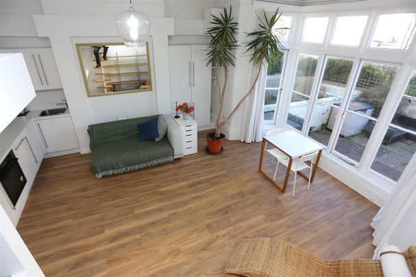 Studio to rent - Photo 1