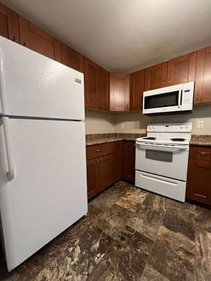 2 Bedroom Lower Unit in Evergreen - Photo 1