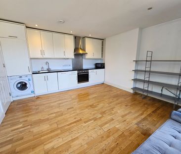 1 Bed Flat, Wavertree Road, SW2 - Photo 3