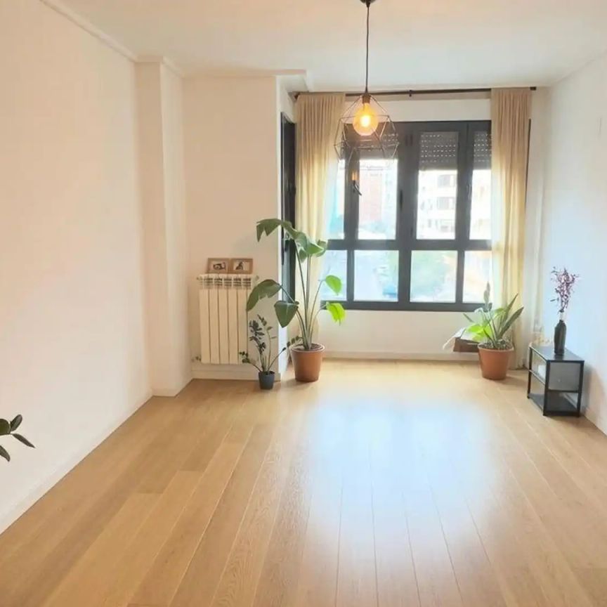 Piso de alquiler en Calle Juan Llorens, La Petxina - Photo 1