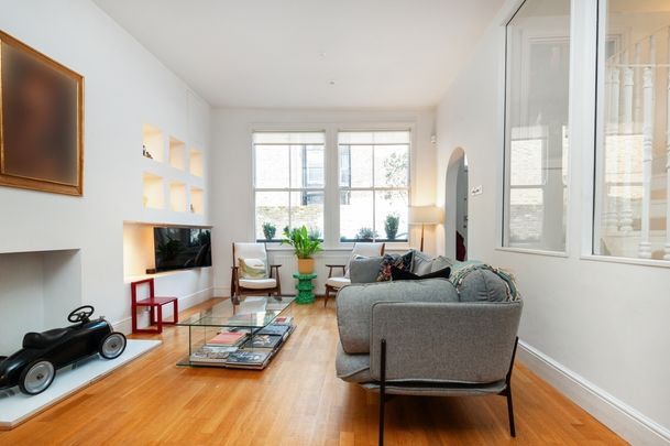 3 bedroom mews to rent - Photo 1