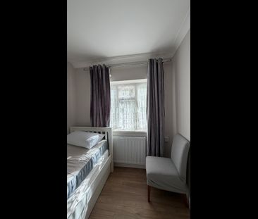 Room in a Shared Flat, Wood Green Station, N22 - Photo 1