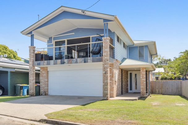 Riverside Living with Lift Access & Stunning Water Views – Fully Appointed Family Home - Photo 1