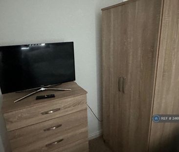 5 bedroom semi-detached house to rent - Photo 1