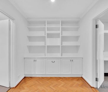 Superbly located courtyard home - Photo 6