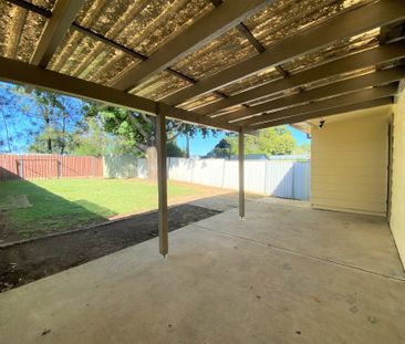 Cosy Three Bedroom Home, Gas cooking, WATER USAGE INCLUDED! - Photo 4