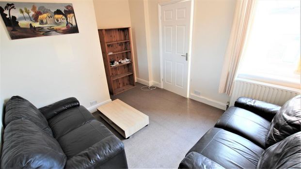 3 bedroom flat to rent - Photo 1