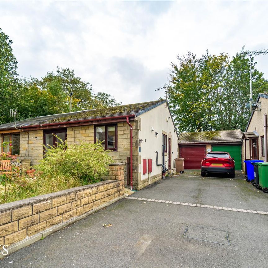 Western Court, Bacup - Photo 1