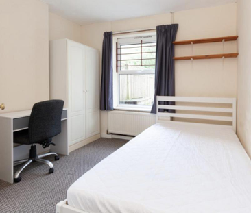 1 bedroom in a house share to rent - Photo 4