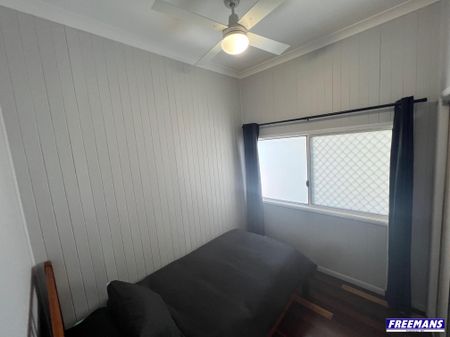 Lovely 3 Bedroom 2 Bathroom Furnished Home - Photo 4
